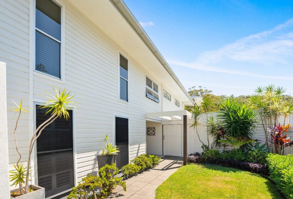 3 Tawarri Crescent Burleigh Heads 24