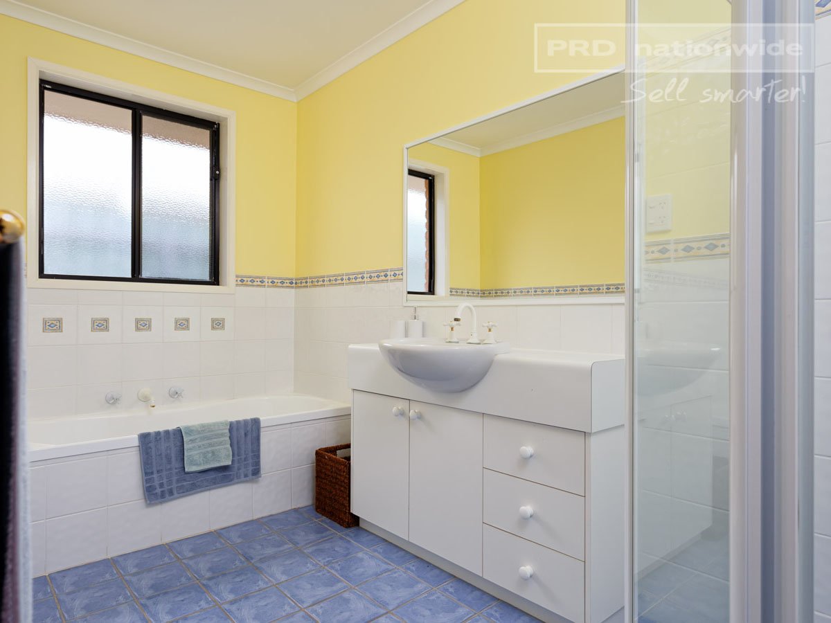 3 Teak Close FOREST HILL 9