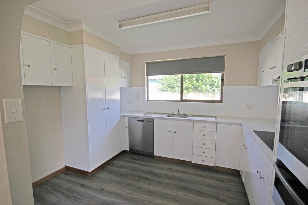 3 Teatree Close LAKEWOOD 2