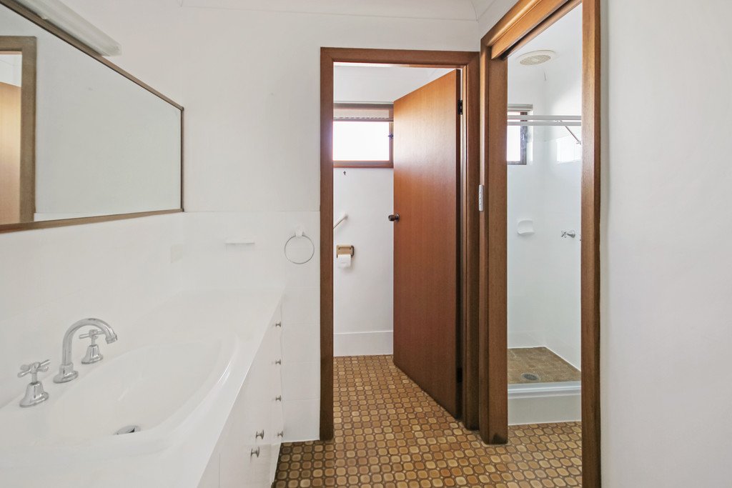 3 Teatree Close LAKEWOOD 6