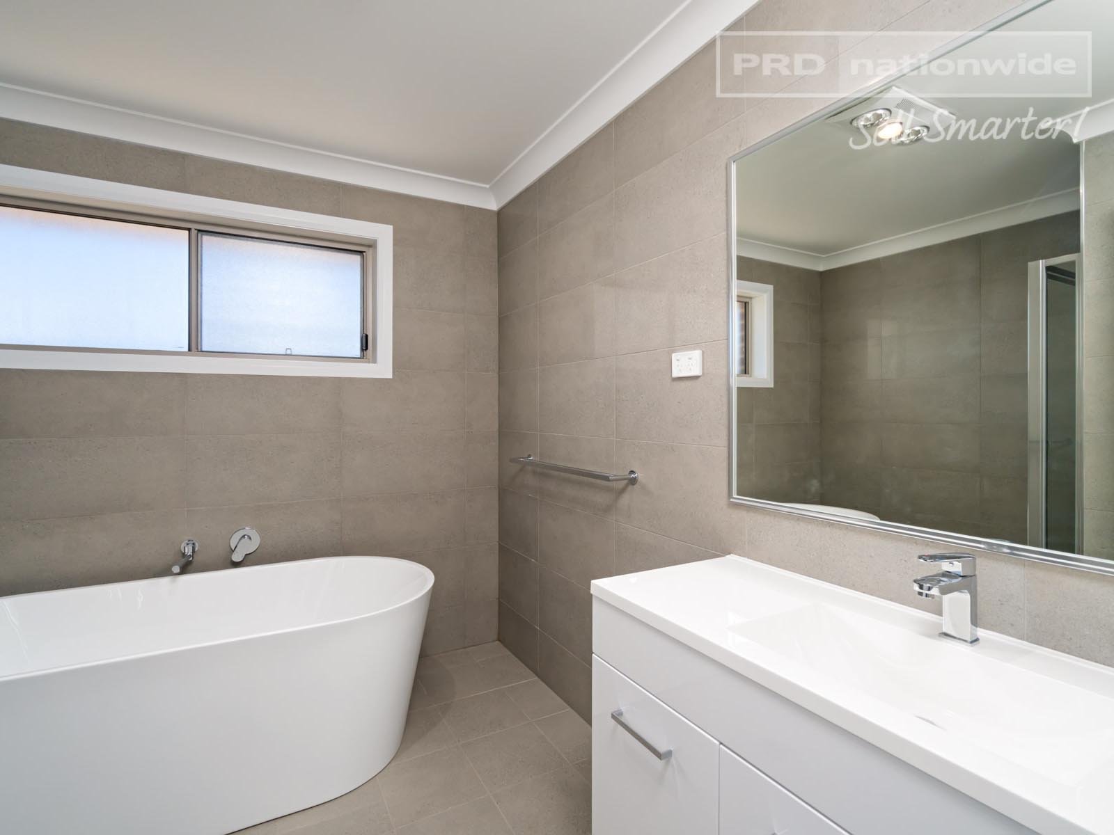3 Thane Court LLOYD 7