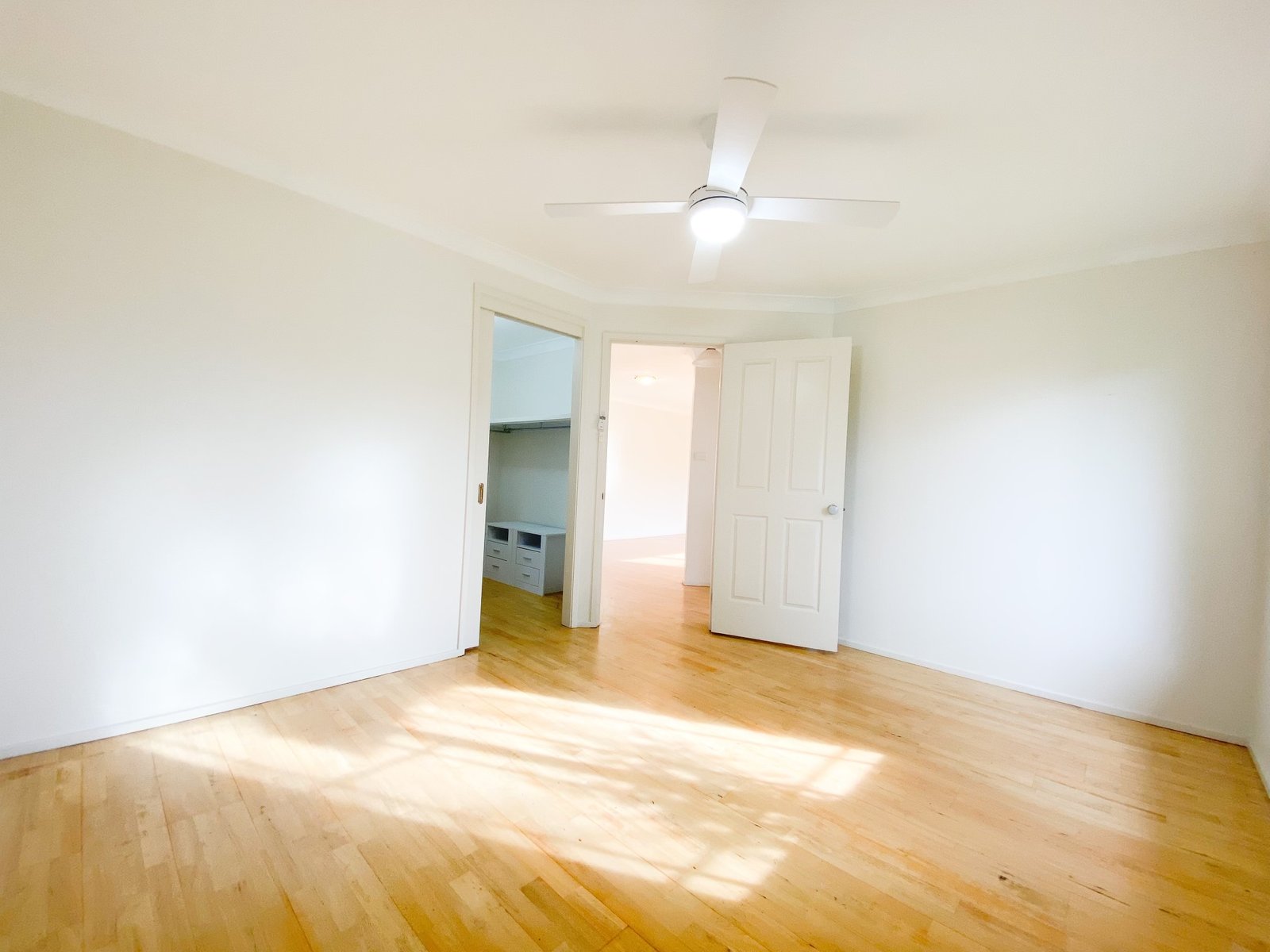 3 The Pier  SALAMANDER BAY 9