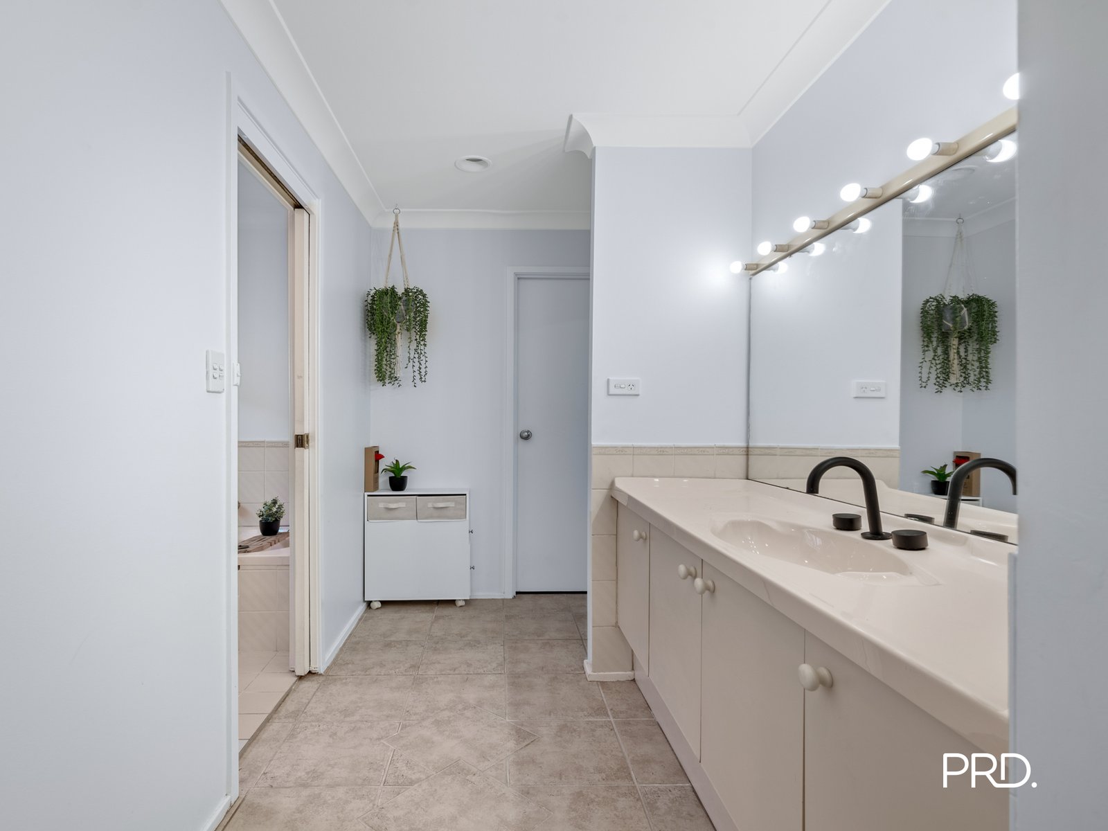 3 Thoar Place CLAREMONT MEADOWS 10