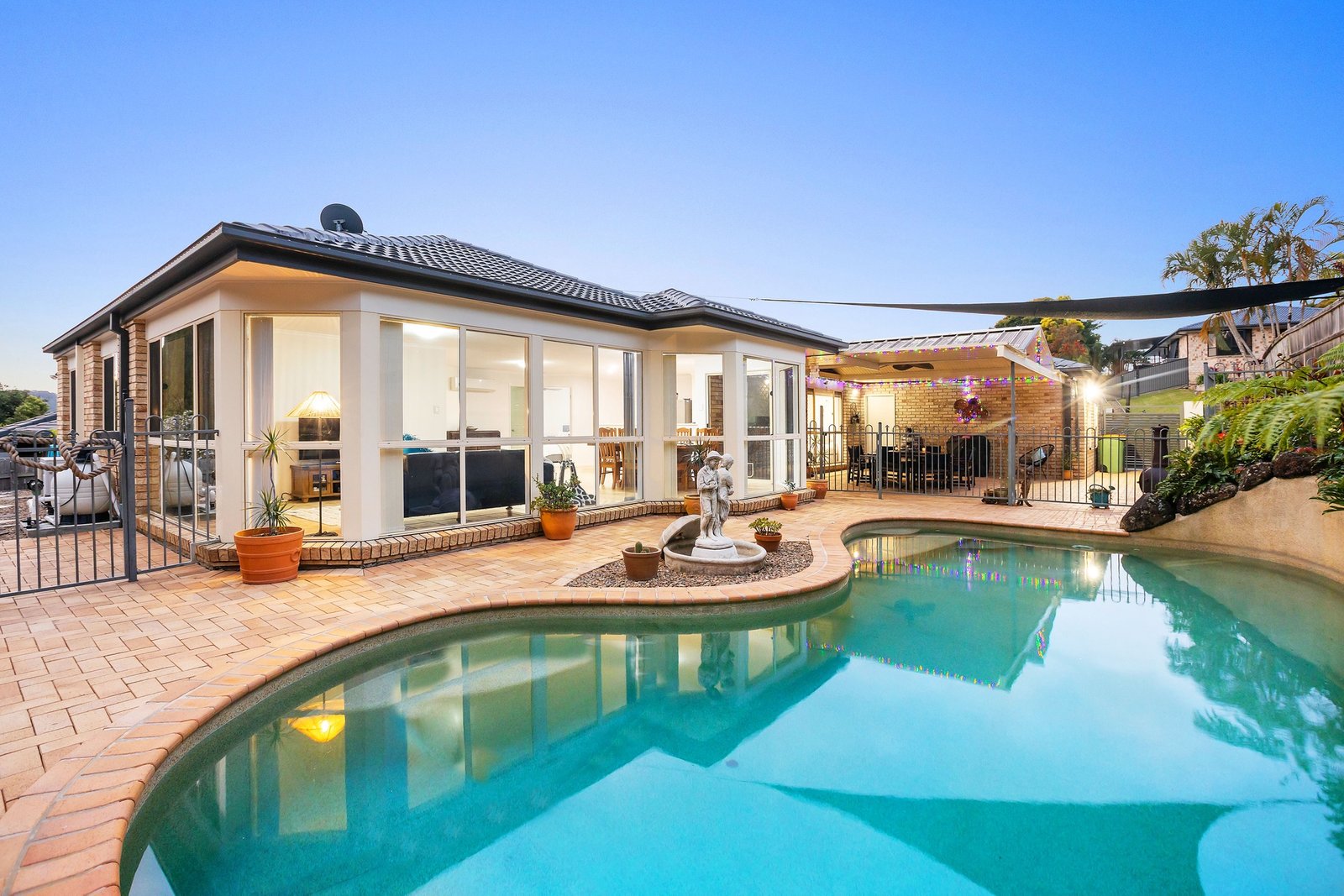 3 Thunder Drive CURRUMBIN WATERS 18