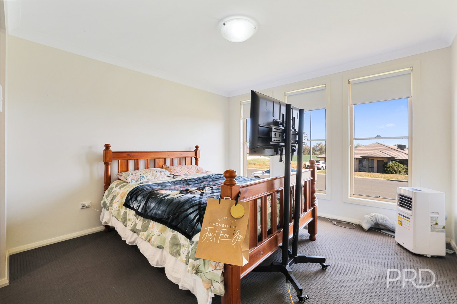 3 Tulipwood Crescent OXLEY VALE 12
