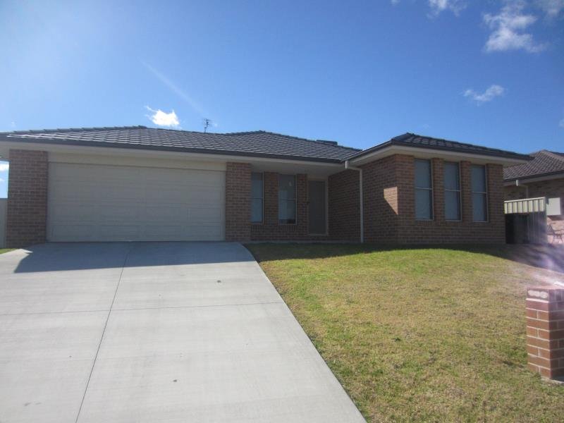 3 Tulipwood Crescent TAMWORTH 1