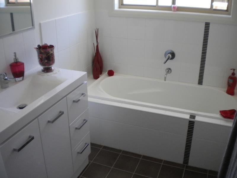 3 Tulipwood Crescent TAMWORTH 5