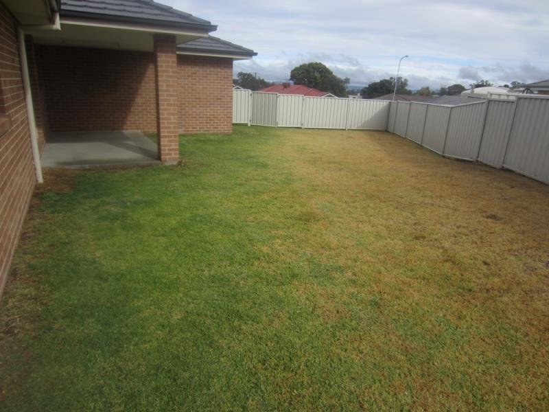 3 Tulipwood Crescent TAMWORTH 7