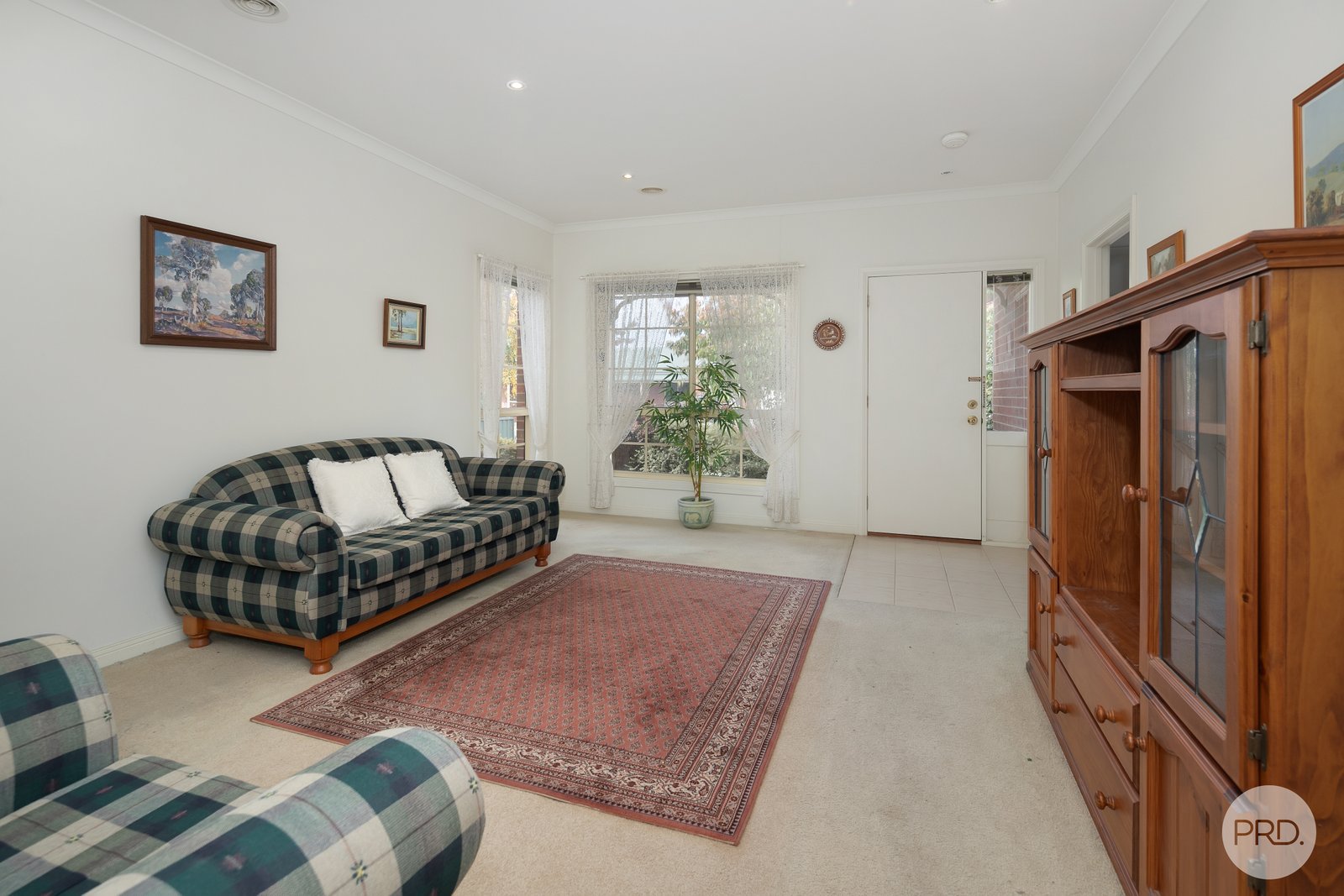 3 Twyford Avenue LAKE GARDENS 2