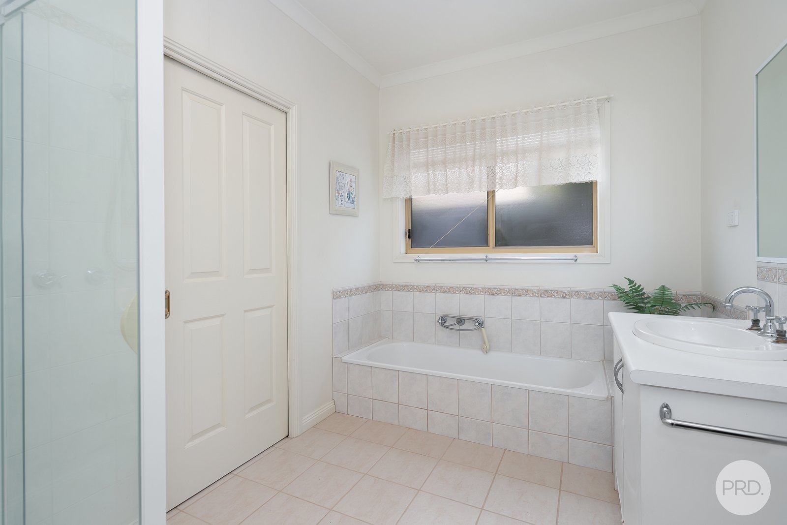 3 Twyford Avenue LAKE GARDENS 8
