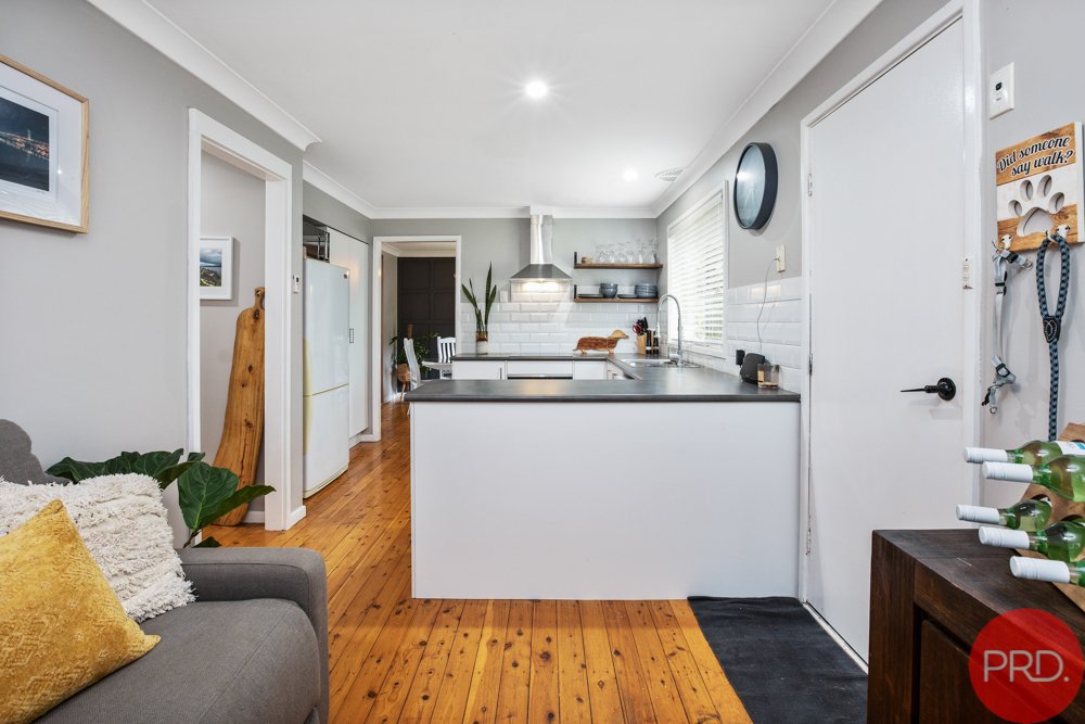 3 Unicomb Close RUTHERFORD 8