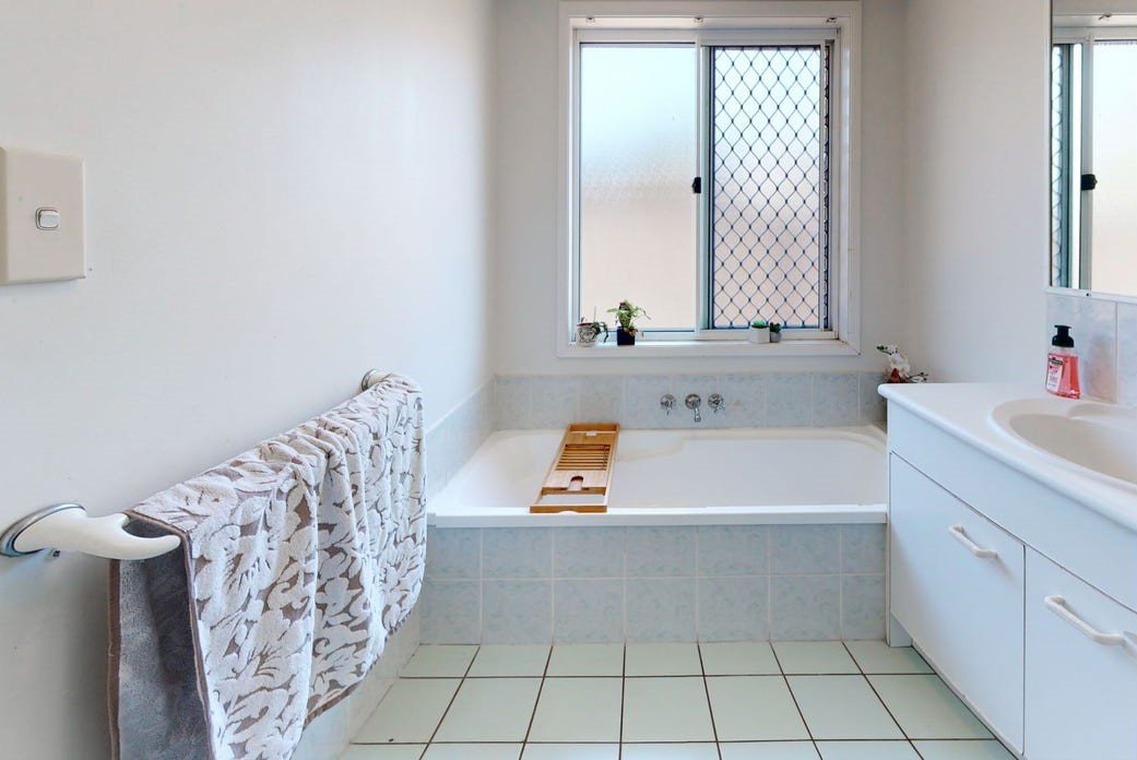 3 Warnick Court VICTORIA POINT 12