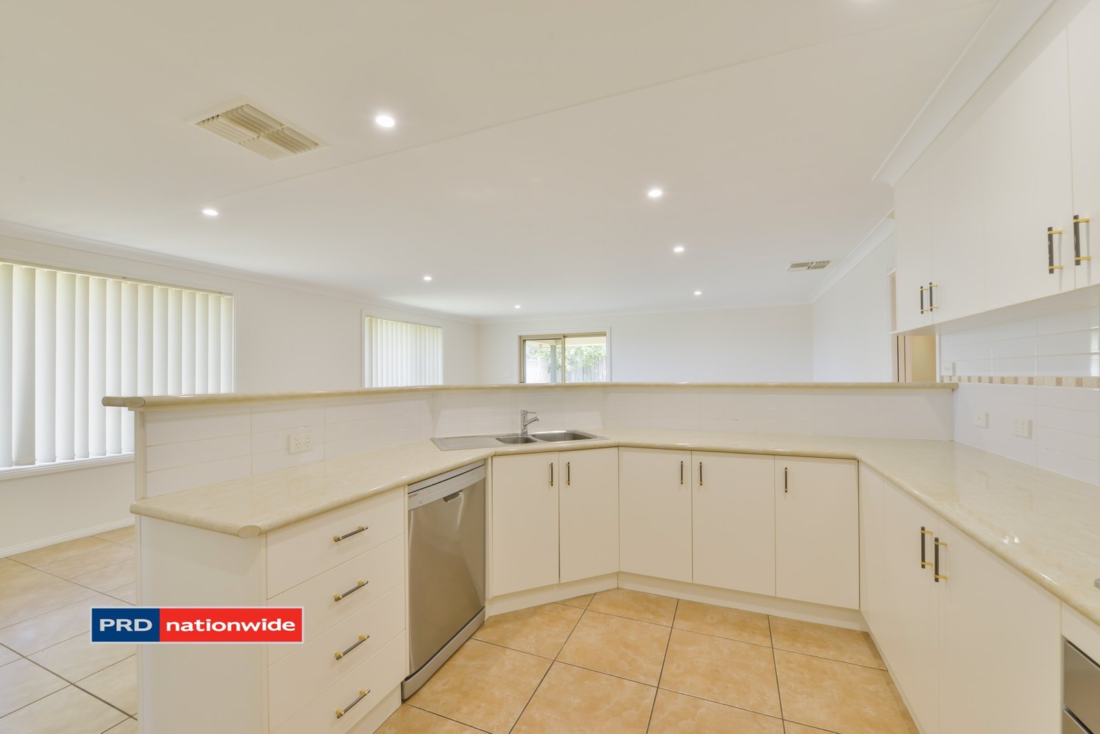 3 Warrah Drive TAMWORTH 4