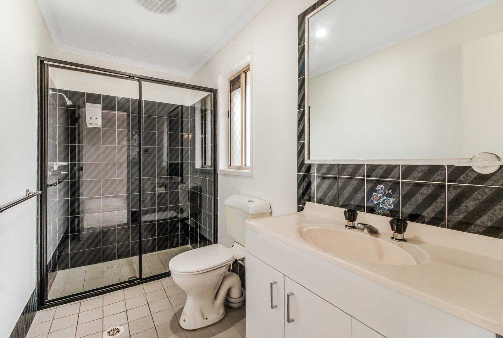3 Westminster Court POTTSVILLE 6