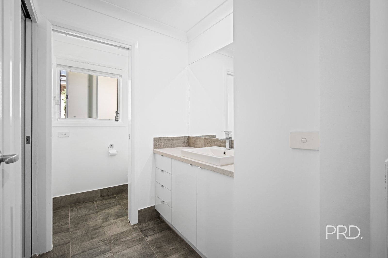 3 Whitten Avenue BOOROOMA 19