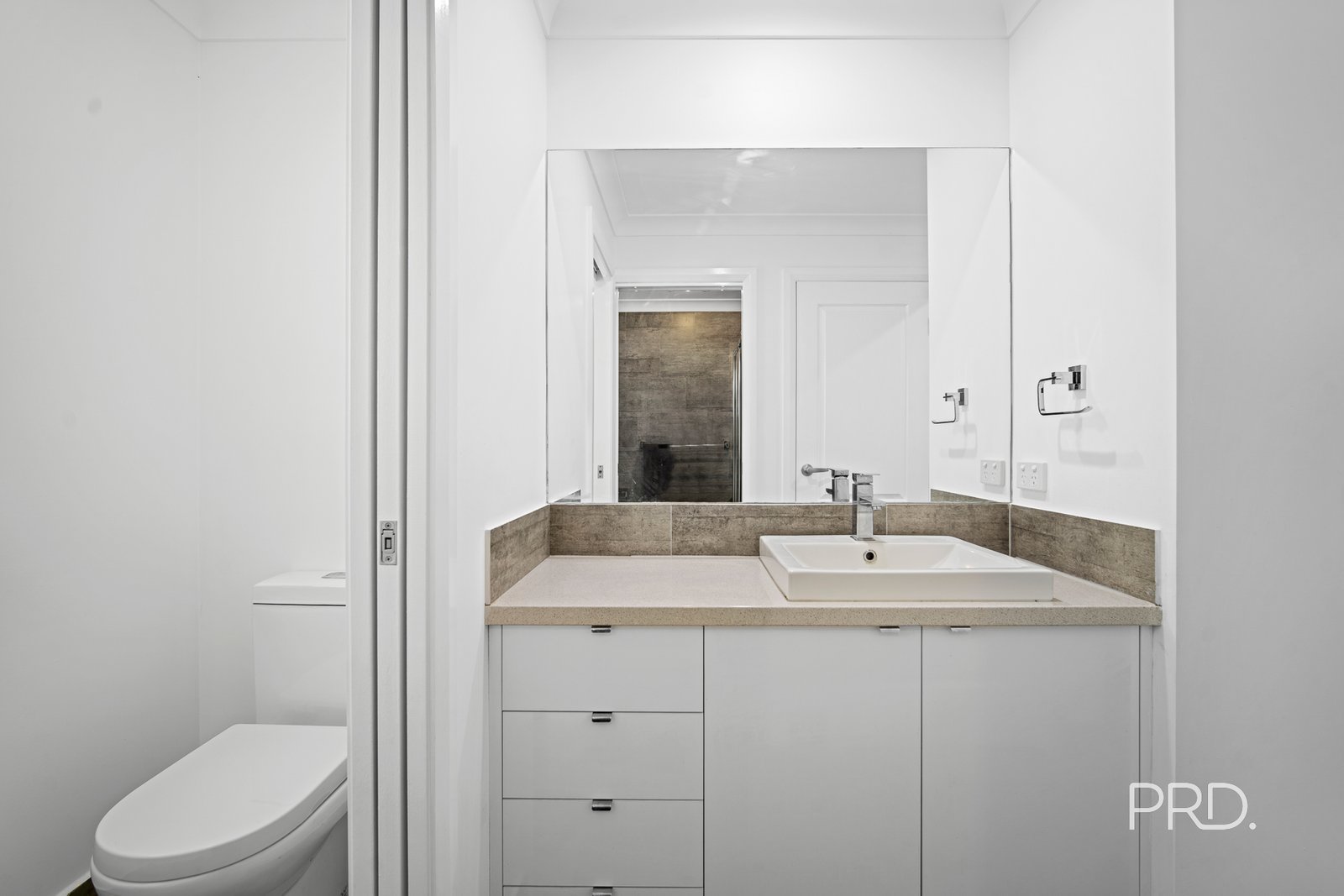 3 Whitten Avenue BOOROOMA 21
