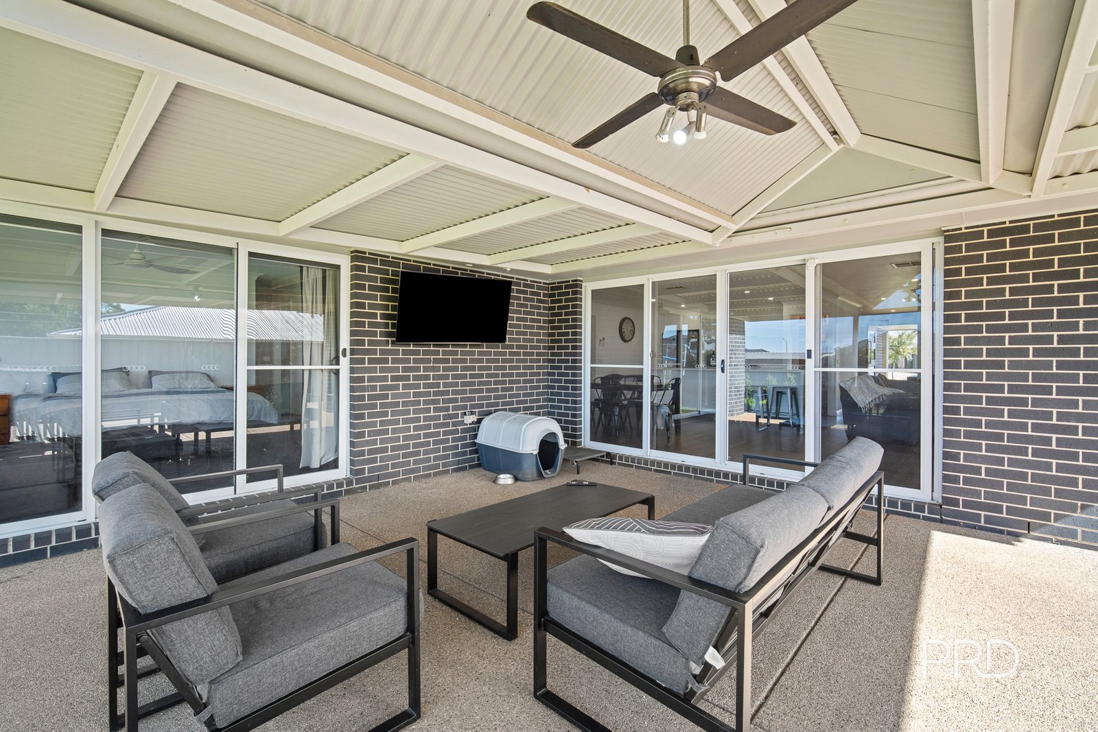 3 Whitten Avenue BOOROOMA 24