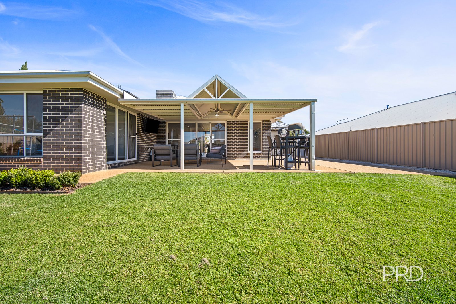 3 Whitten Avenue BOOROOMA 27