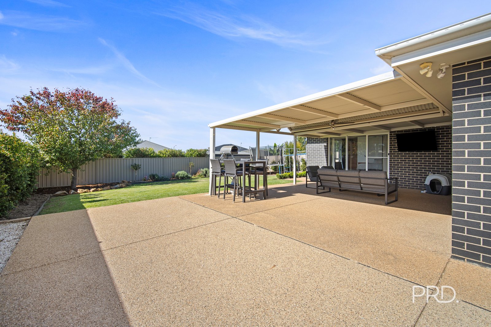 3 Whitten Avenue BOOROOMA 28