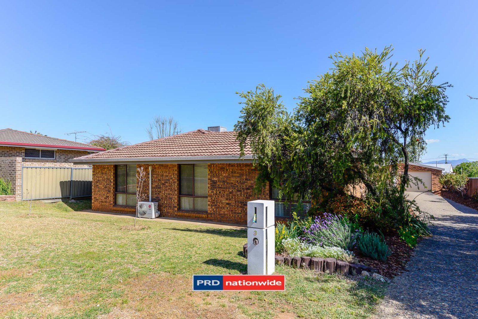 3 Woodbry Crescent TAMWORTH 5