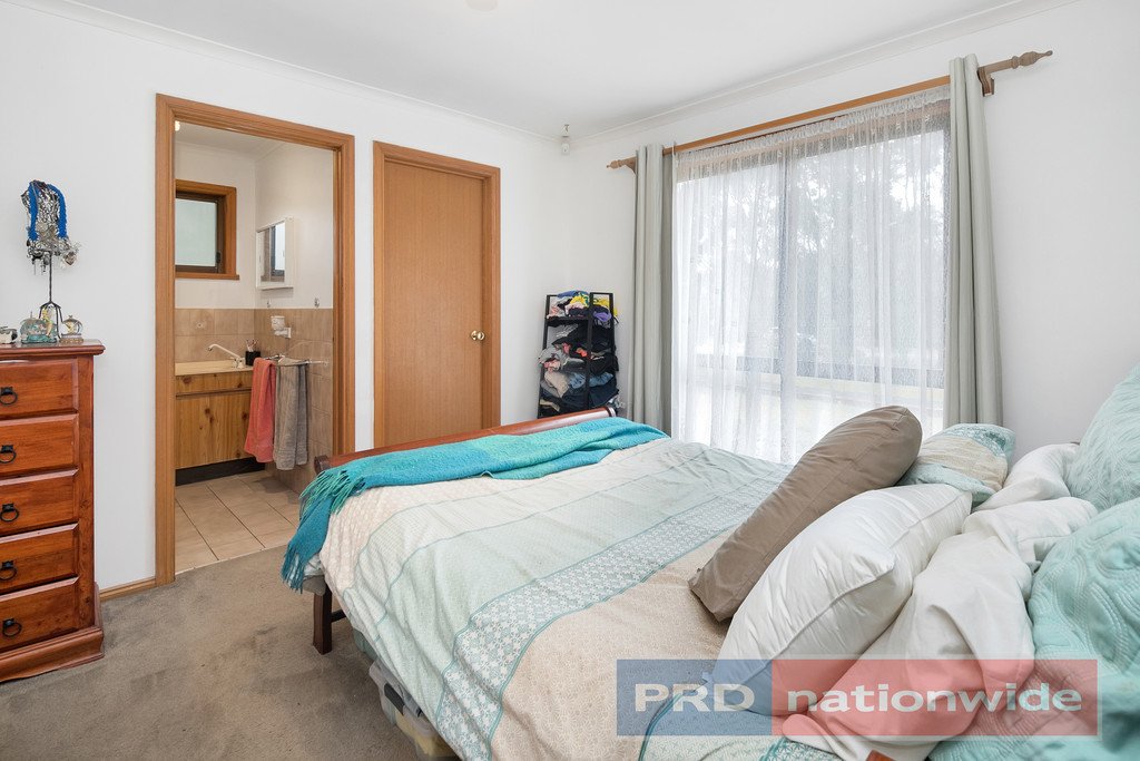 3 Woodlands Road ENFIELD 8
