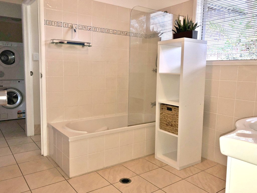 3 Woomerah Ave  CANNONVALE 10