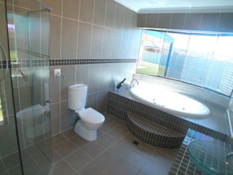 3 Yoogali Street GLENFIELD PARK 4