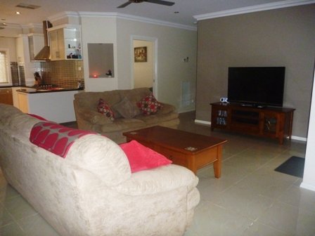 3 Yoogali Street GLENFIELD PARK 3