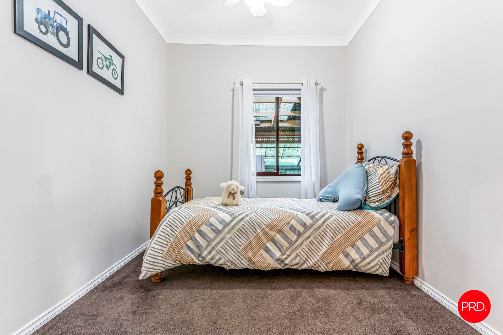 3 Young Street GOLDEN SQUARE 9