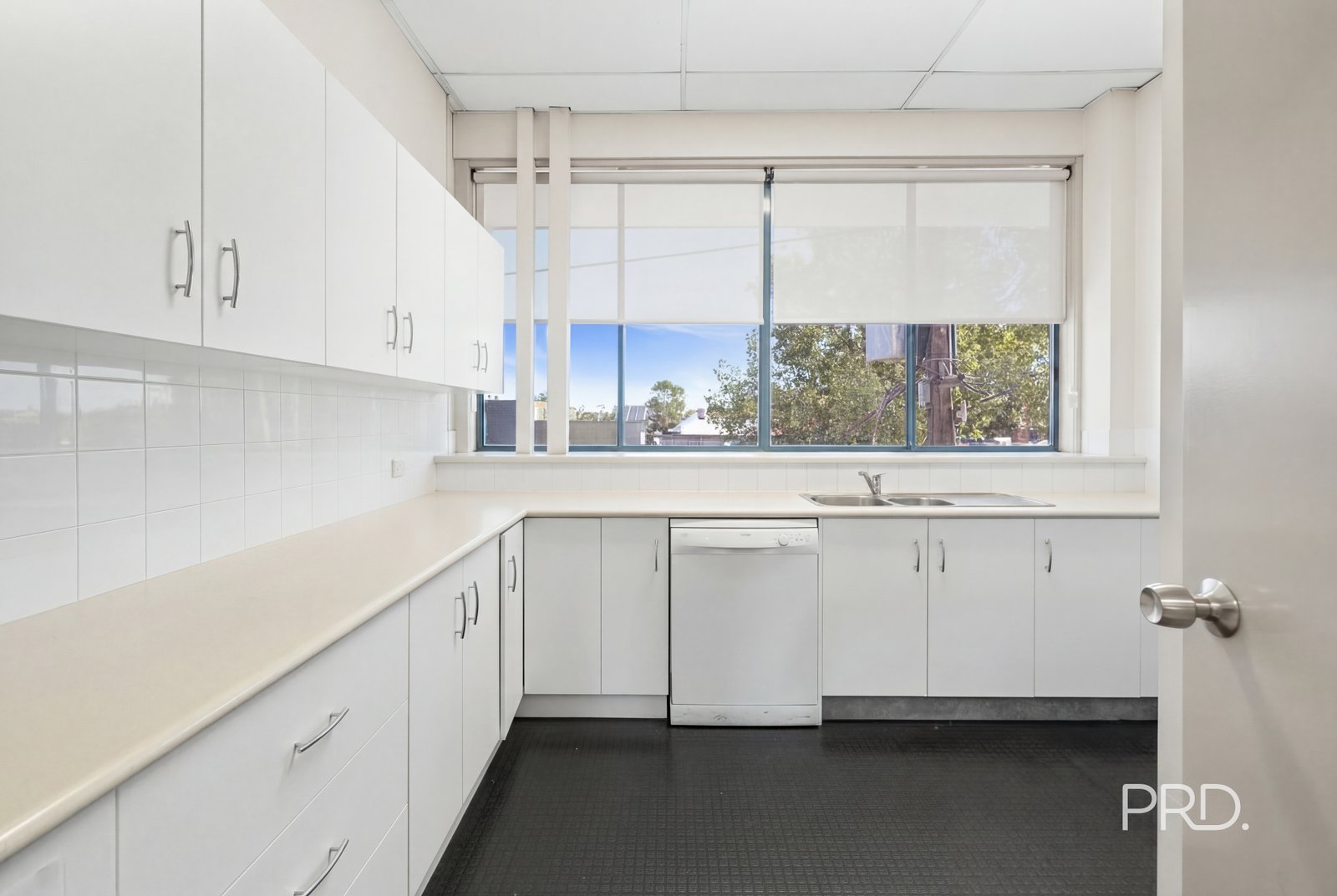 30-32 Hammond Avenue EAST WAGGA WAGGA 8