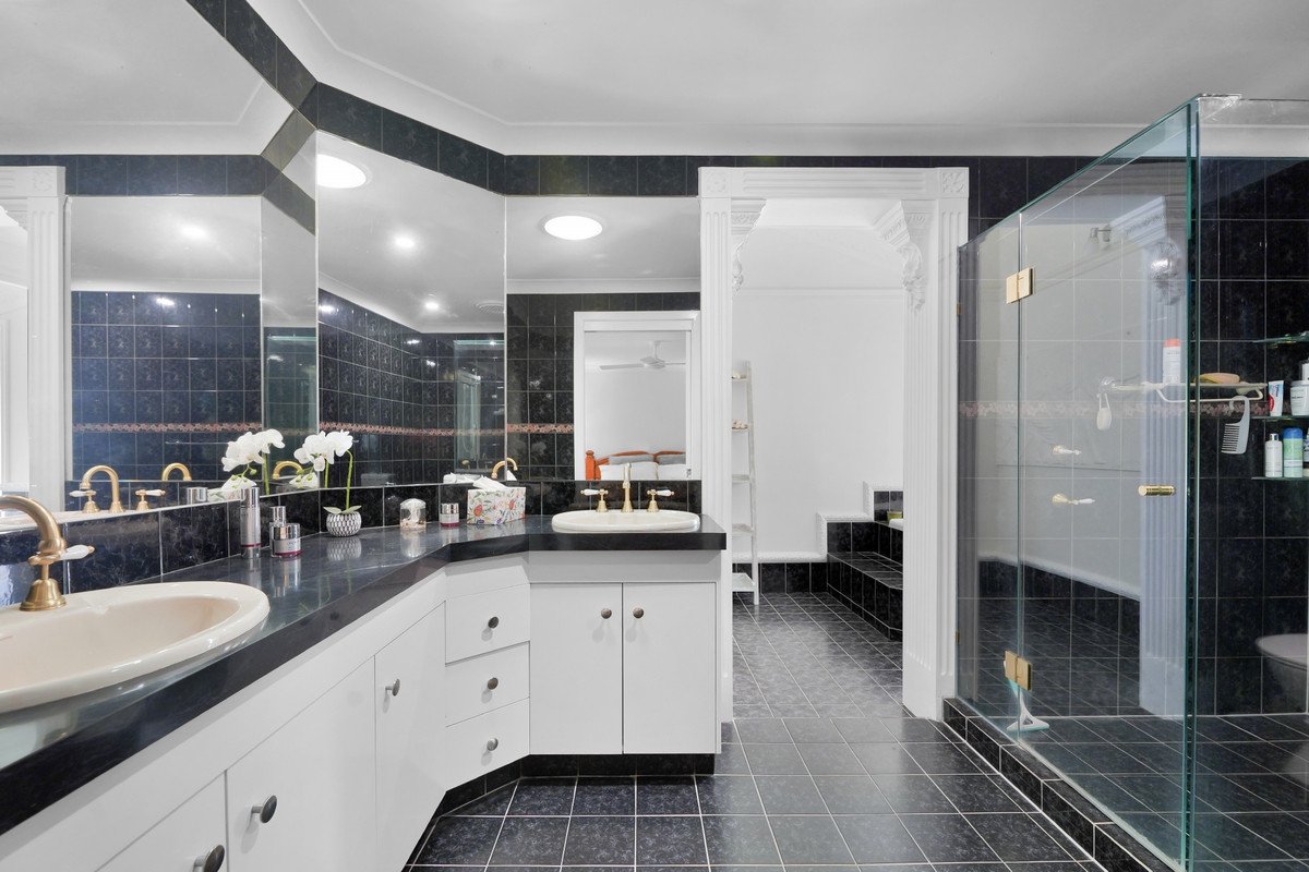 30 Cornwall Drive Elanora 12