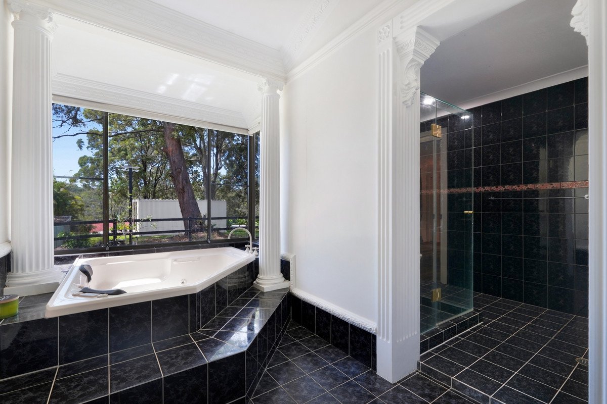 30 Cornwall Drive Elanora 13