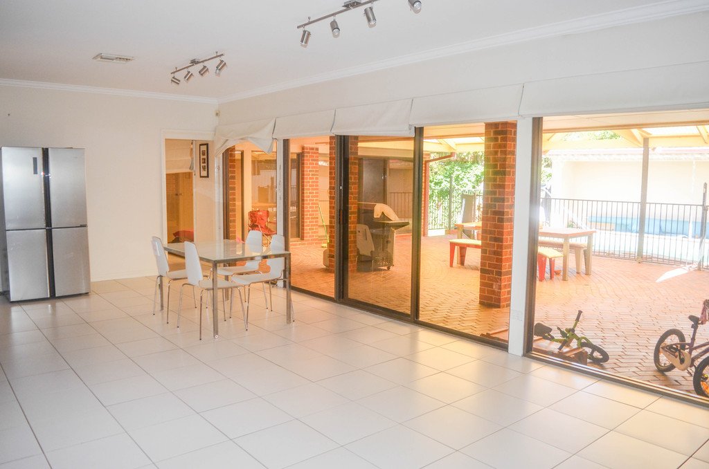 30 Dalkeith Avenue LAKE ALBERT 6