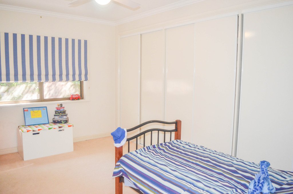 30 Dalkeith Avenue LAKE ALBERT 8