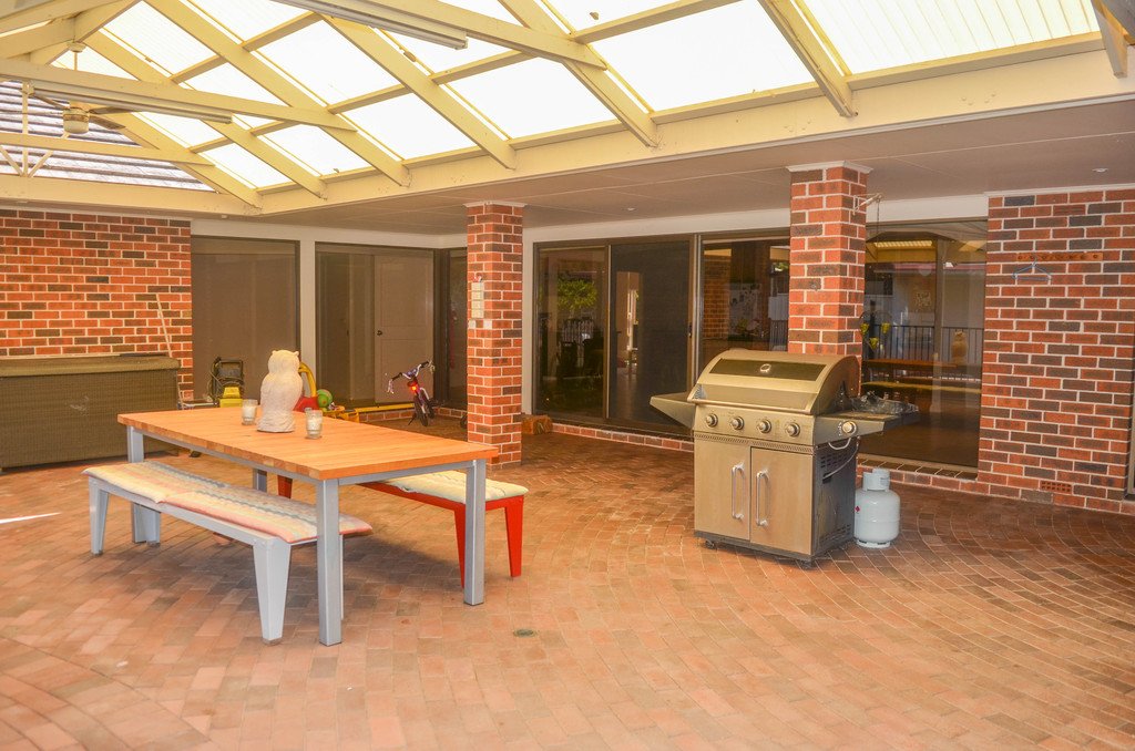 30 Dalkeith Avenue LAKE ALBERT 16