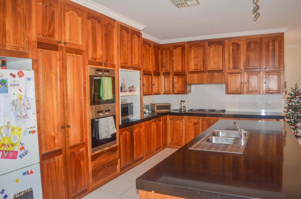 30 Dalkeith Avenue LAKE ALBERT 3