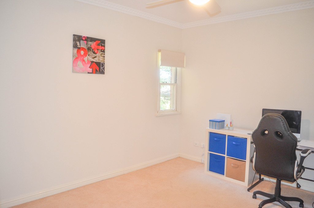 30 Dalkeith Avenue LAKE ALBERT 12