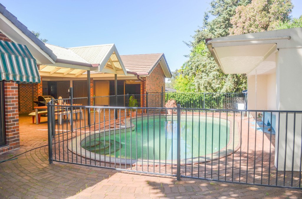 30 Dalkeith Avenue LAKE ALBERT 17