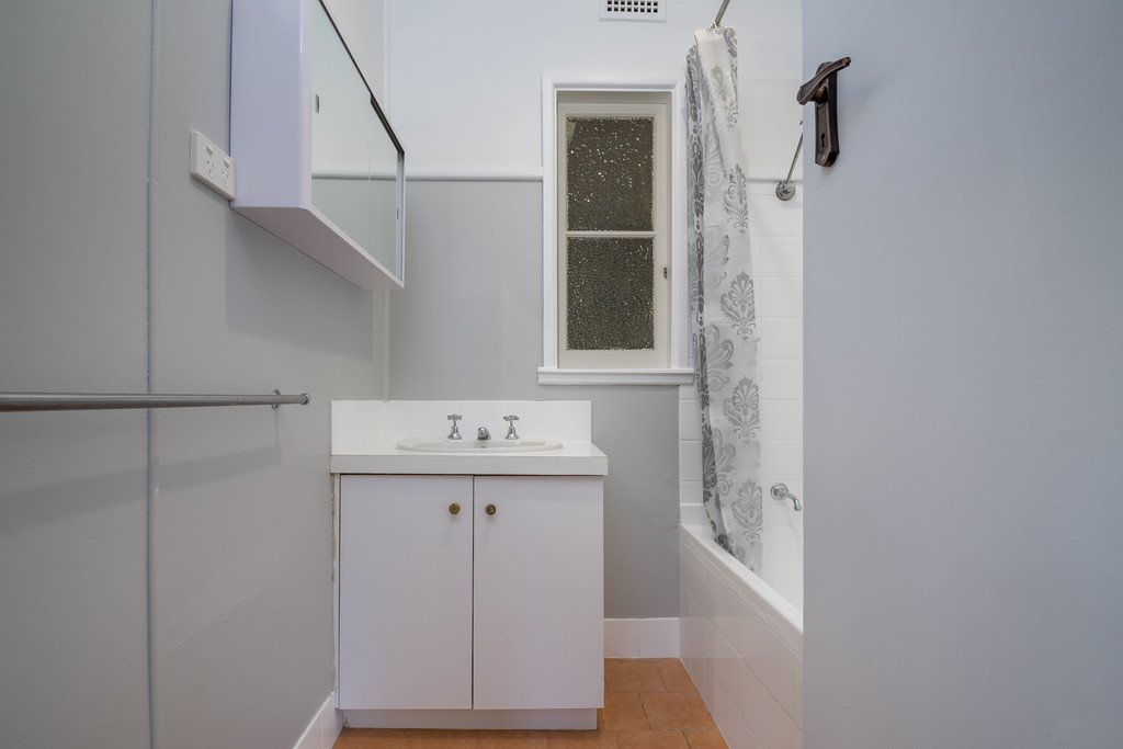 30 Dalton St  TOWRADGI 4