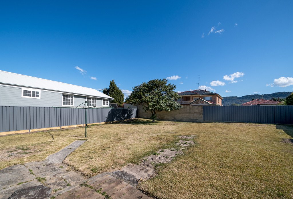 30 Dalton St  TOWRADGI 10