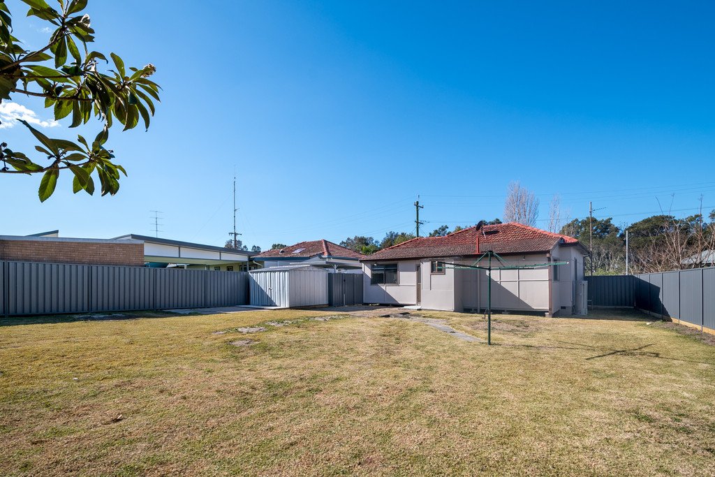 30 Dalton St  TOWRADGI 11