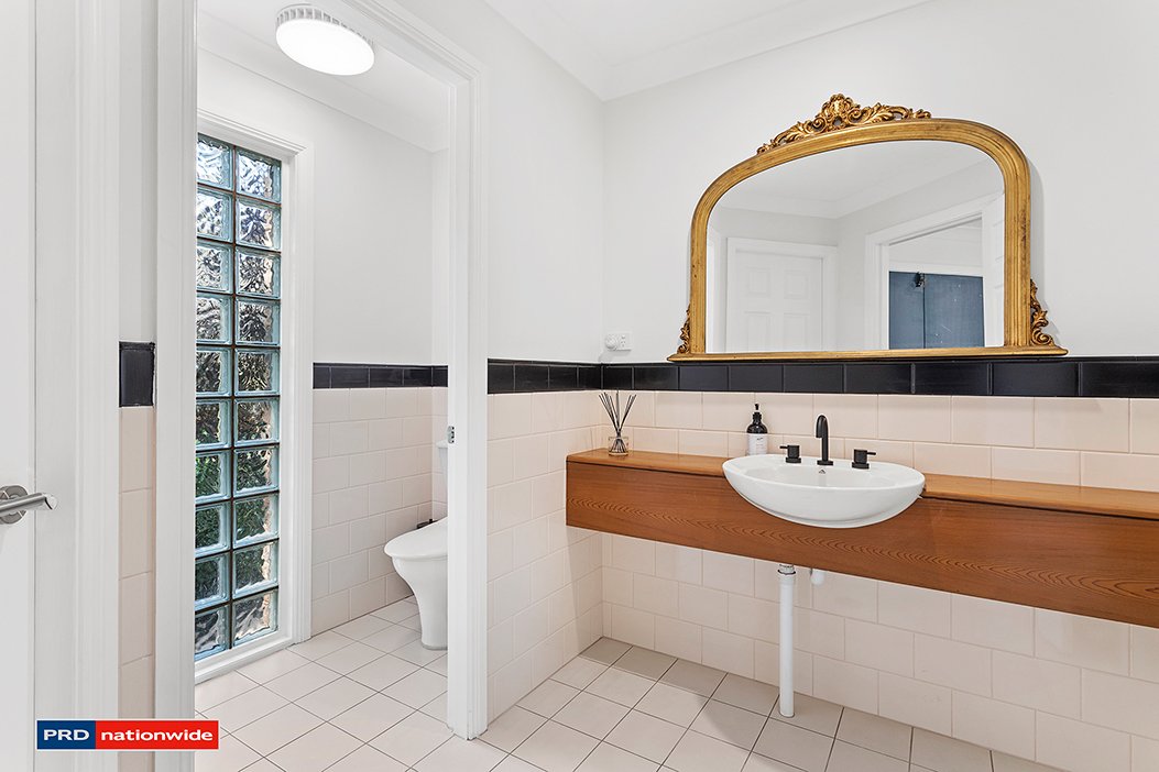 30 Eucalyptus Drive ONE MILE 24