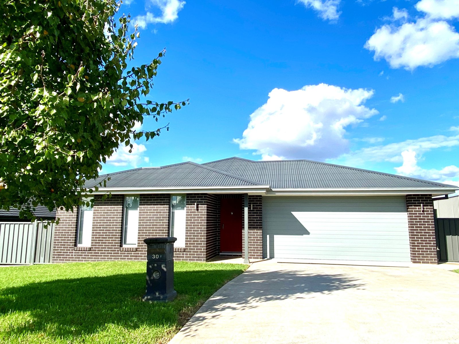 30 Falcon Drive TAMWORTH 1