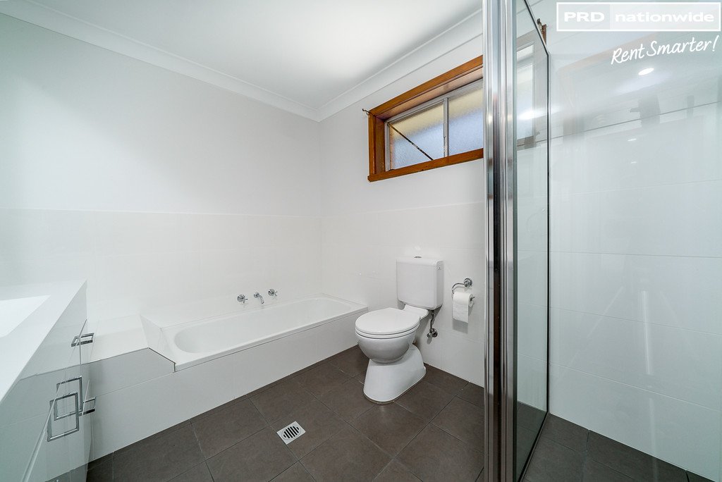 30 Gevena Crescent LAKE ALBERT 6