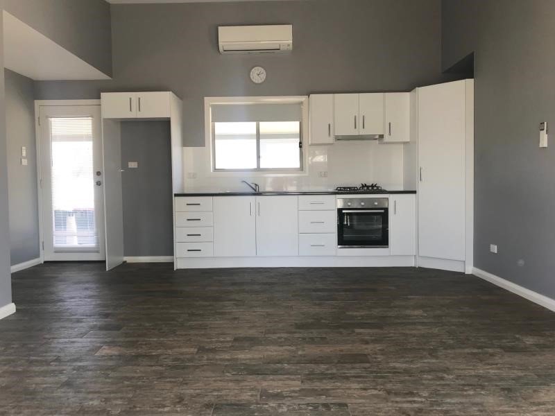 30 Gill Street MOONBI 4
