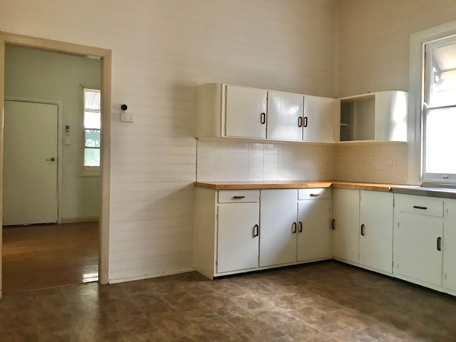 30 Griffin Avenue NORTH TAMWORTH 5