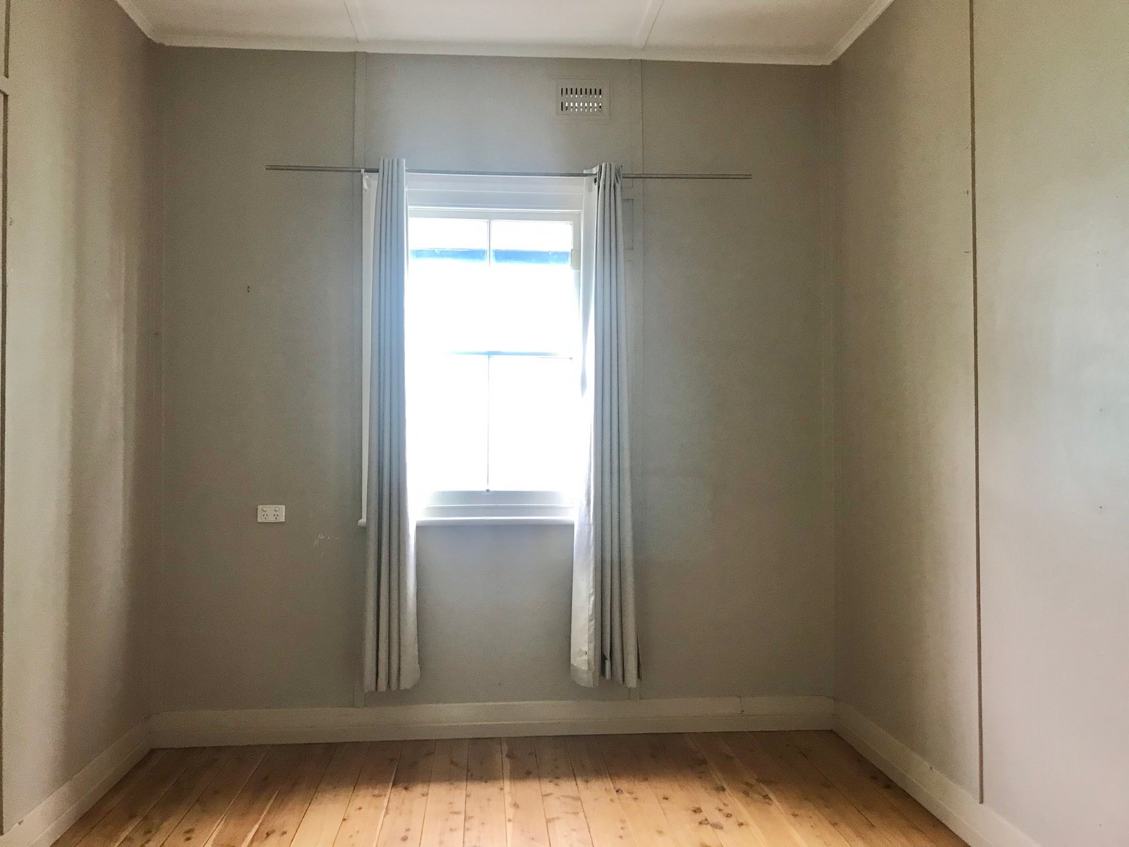 30 Griffin Avenue NORTH TAMWORTH 9