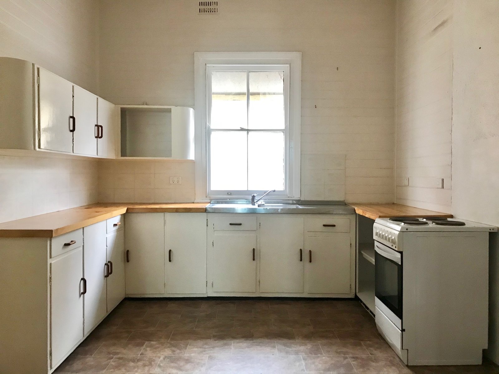 30 Griffin Avenue NORTH TAMWORTH 10