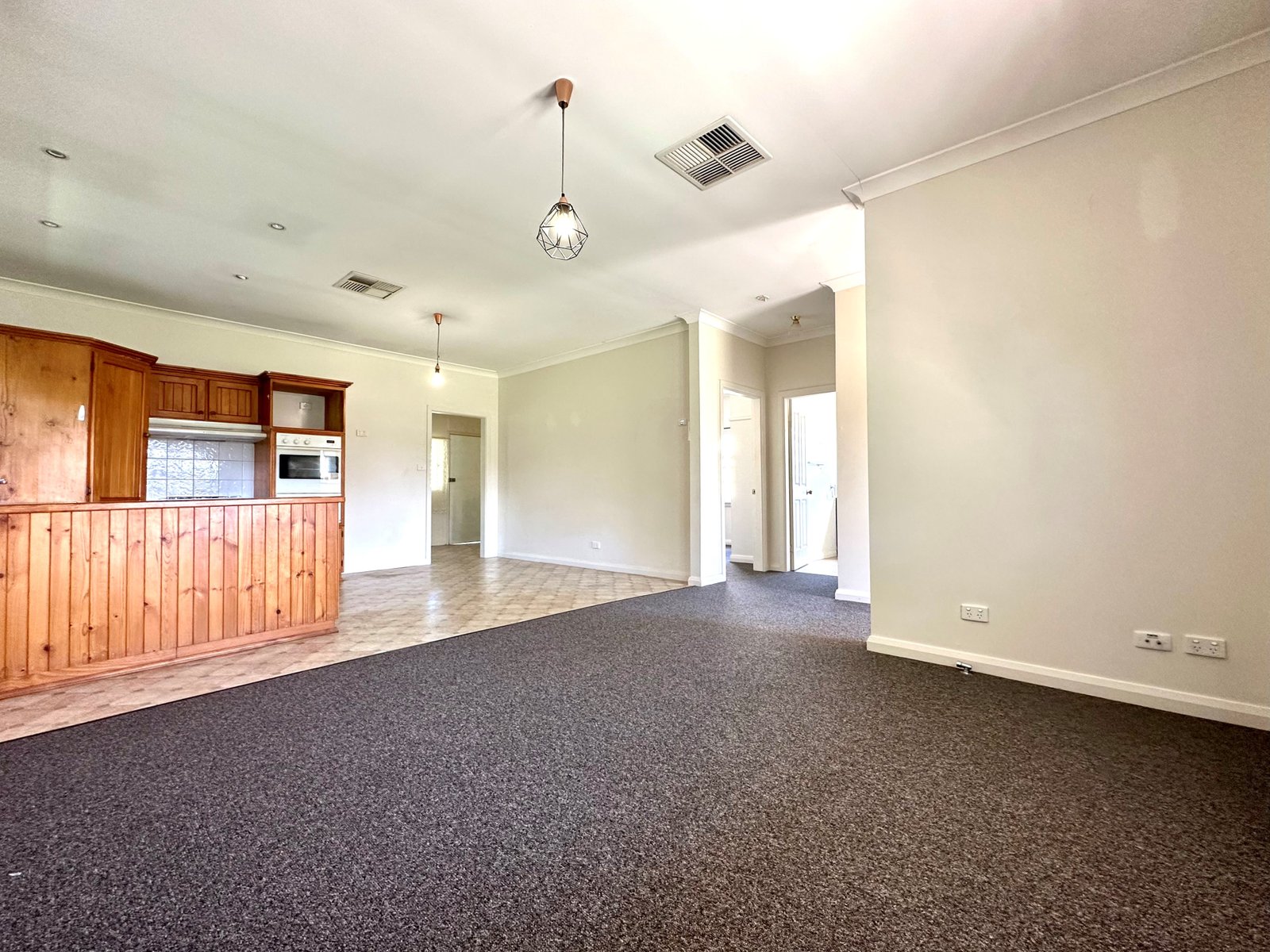 30 Gunnedah Road TAMWORTH 5