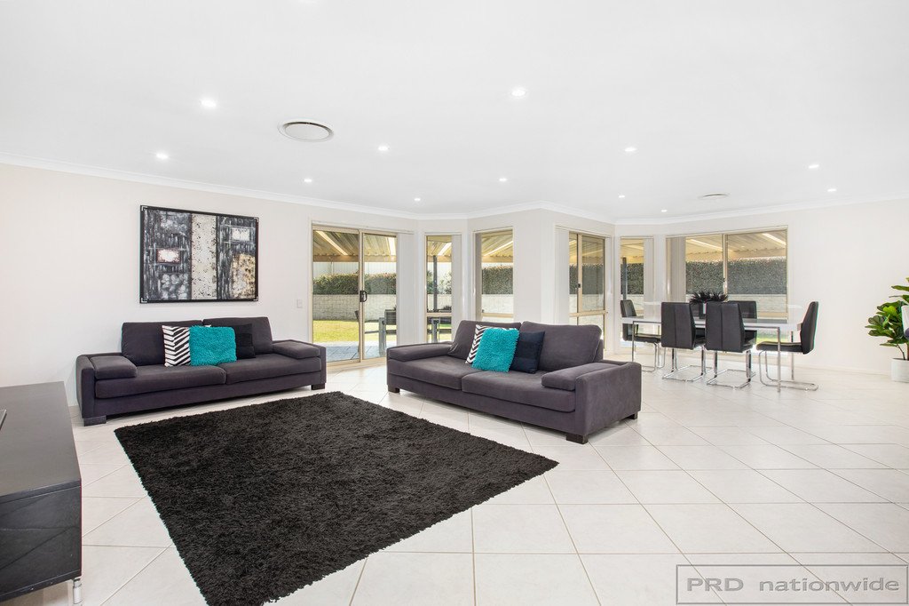 30 Honeyoak Drive ABERGLASSLYN 9
